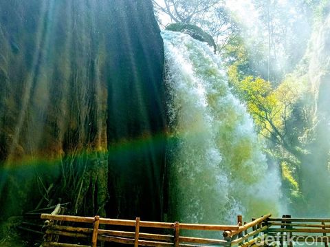 Semua tempat wisata yang ada di Kecamatan Ijen ditutup. Penutupan dilakukan karena kecamatan tersebut masuk zona merah penyebaran COVID-19 di Bondowoso.