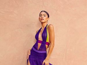 5 Potret Seksi Zendaya di BET Awards, Gaunnya Terinspirasi Beyonce