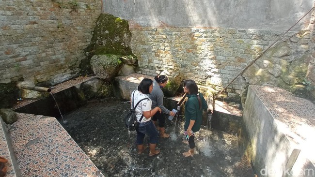 Wisata Aek Sipitu Dai, Pesona Air 7 Rasa Pusuk Buhit Tempat Mandi Raja