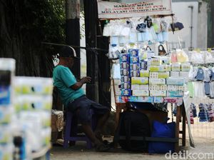 Corona Melonjak, Penjual Masker Makin Marak