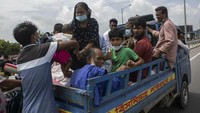 Pembatasan aktivitas dan pergerakan sebenarnya telah diberlakukan sejak pertengahan April karena kasus dan kematian terkait COVID-19 melonjak. Munir Uz Zaman/AFP via Getty Images
