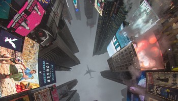 Pemandangan keren dari bawah di Times Square, New York, AS. Foto: Brightside