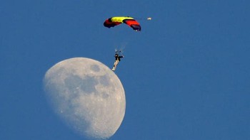 Mendarat ke Bulan. Foto: dok illumeably