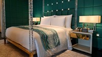 Kamar J Hotel Shanghai Tower yang paling murah dihargai RMB 3.601 (sekitar Rp 8 juta) per malam. Harga J Suite, satu tingkat lebih murah dari Shanghai Suite yakni berharga RMB 67.628 per malam (sekitar Rp 151,8 juta).