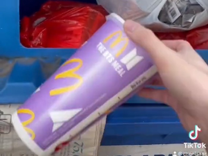 Kemasan BTS Meal Minta Dibuang ke Tempat Sampah