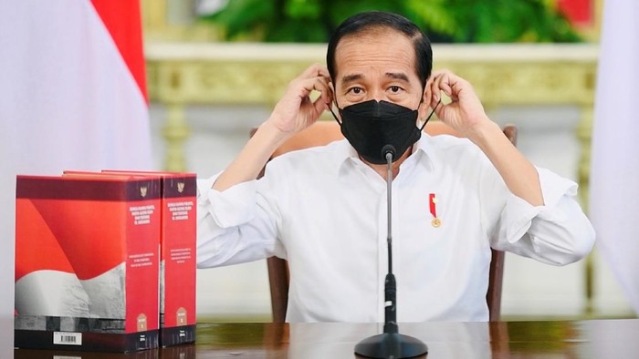 Pemerintah memberikan lampu hijau vaksinasi COVID-19 bagi anak-anak dan remaja berusia 12-17 tahun. Pelaksanaan ditargetkan dalam waktu dekat.