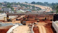 Sedangkan untuk seksi 3, bisa mengurangi kepadatan di jalur Jagorawi ke arah Jakarta. Selain itu, Tol Desari ini juga bisa menjadi pilihan rute masyarakat Bogor untuk pergi ke Bandara Soekarno-Hatta. Agung Pambudhy/detikcom.