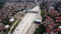 Beginilah penampakan terkini Tol Desari yang sudah terhubung ke Kota Depok. Bila tanah bebas dan tak ada aral melintang, tol akan tersambung hingga ke Bogor pada akhir 2022. Grandyos Zafna/detikcom.