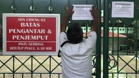 Dinas Kesehatan DKI Jakarta sudah mengirimkan surat ke semua rumah sakit mengenai pendirian tenda itu. Dalam surat itu, setiap rumah sakit di Jakarta diminta mendirikan tenda darurat dengan kapasitas besar sebagai ruang perawatan Covid-19 atau IGD Covid-19.