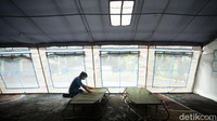 Pendirian tenda darurat ini sesuai arahan pemerintah dalam mengantisipasi lonjakan pasien COVID-19 dan penuhnya ruang perawatan.