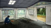 Tenda tersebut didirikan oleh Rumah Sakit Umum Daerah Tarakan, Jakarta Pusat.