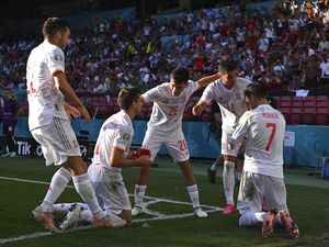 Kutukan 16 Besar Spanyol Berakhir Juga