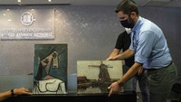 Dua lukisan tersebut dicuri dari salah satu galeri seni terbesar di Athena, hampir 10 tahun lalu. Sayang, tidak disebutkan bagaimana cara para pencuri membawa kabur dua lukisan maestro tersebut.