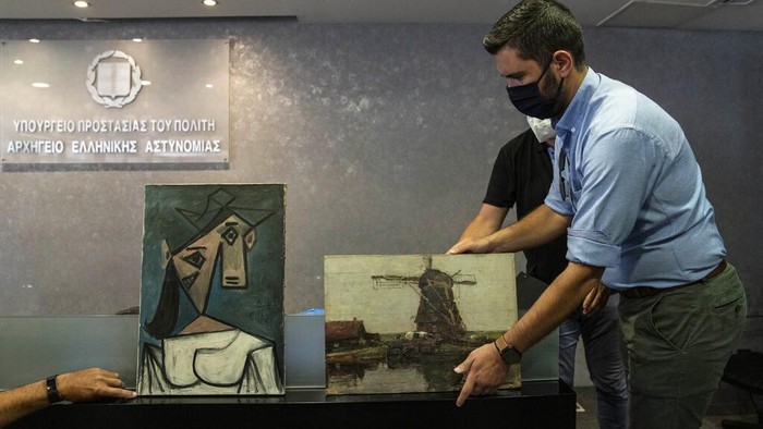 Lukisan Mahal Picasso yang Dicuri 10 tahun Lalu Akhirnya Ditemukan Petugas kepolisian merilis lukisan karya maestro asal Spanyol, Pablo Picasso, di Athena, Yunani, Selasa (29/6/2021).