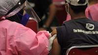 Program Sentra Vaksinasi ini menyasar 20.000 warga di 6 wilayah yakni Jakarta dan sekitarnya, yaitu Depok, Tangerang Kota, Tangerang Selatan, Kota Bekasi, dan Kabupaten Bekasi.