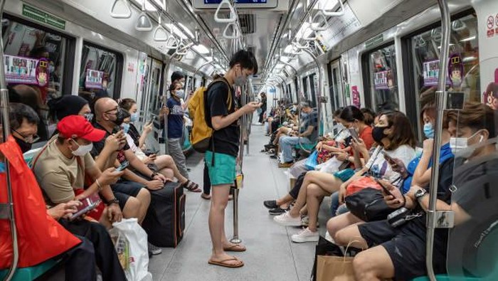 Melihat Singapura yang mencoba berdamai dengan COVID-19