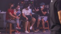 Serial musikal yang diadaptasi dari novel Sitti Nurbaya: Kasih Tak Sampai karya Marah Rusli ini bekerja sama dengan Garin Nugroho, kelompok Teater Musikal Nusantara (TEMAN),  dan BOOW Live.