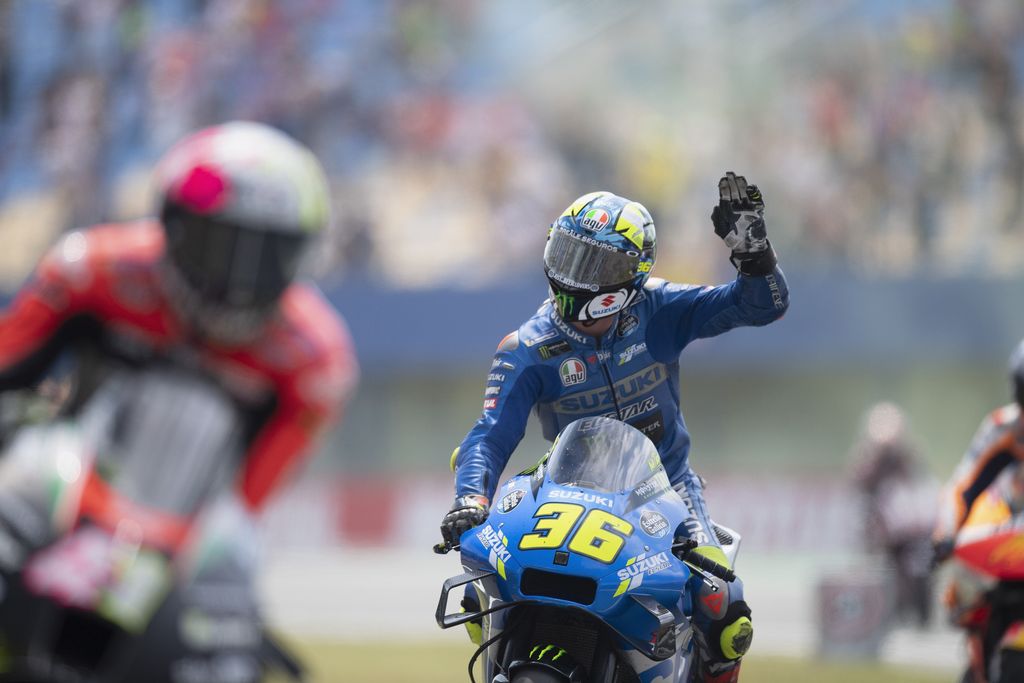 ASSEN, NETHERLANDS - JUNE 27:  Joan Mir of Spain and Team Suzuki ECSTAR greets the fans and  celebrates the third place during the MotoGP race during the MotoGP of Netherlands - Race at TT Circuit Assen on June 27, 2021 in Assen, Netherlands. (Photo by Mirco Lazzari gp/Getty Images)