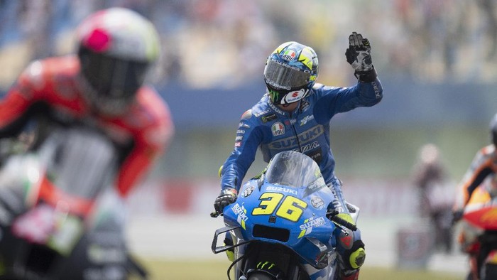 ASSEN, NETHERLANDS - JUNE 27:  Joan Mir of Spain and Team Suzuki ECSTAR greets the fans and  celebrates the third place during the MotoGP race during the MotoGP of Netherlands - Race at TT Circuit Assen on June 27, 2021 in Assen, Netherlands. (Photo by Mirco Lazzari gp/Getty Images)