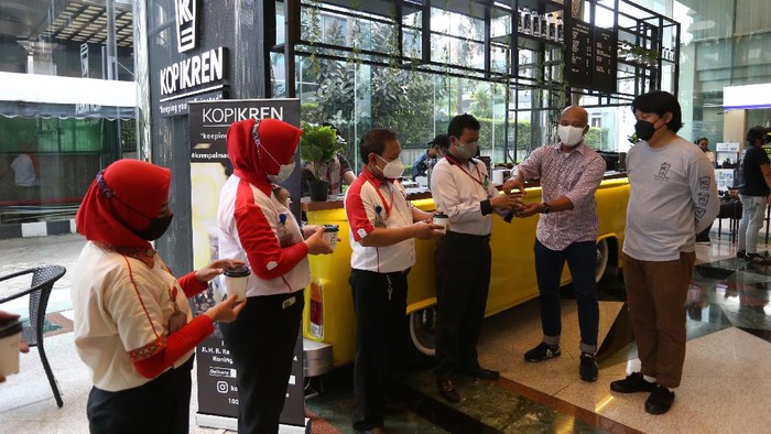 Momen Solidaritas Kopikren Palma One Bagi-bagi Kopi Gratis Kopikren Palma One memiliki suatu program sosial peduli terhadap sesama yang mengusung tema 'Secangkir Kebahagiaan'.