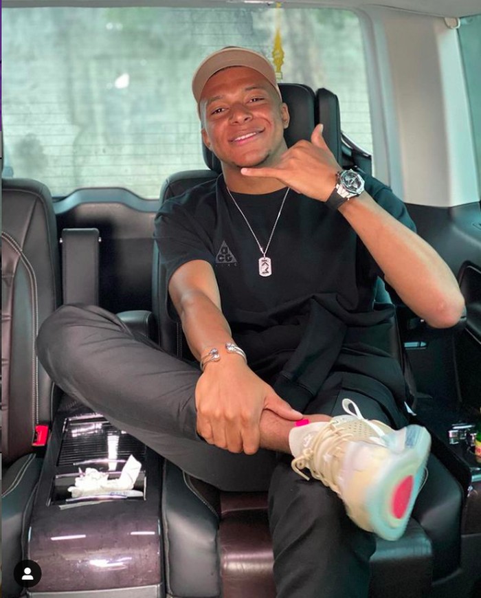 Nggak Butuh Supercar, Mbappe Cukup Pakai MPV