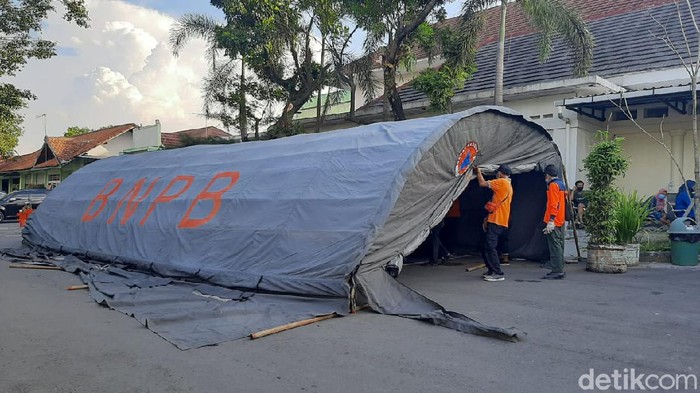 Pasien COVID-19 Meninggal Dunia di RSPA Boyolali Meningkat Angka kematian pasien Corona atau COVID-19 di Rumah Sakit Umum Daerah Pandan Arang (RSPA), Boyolali, Jawa Tengah, meningkat dua kali lipat.