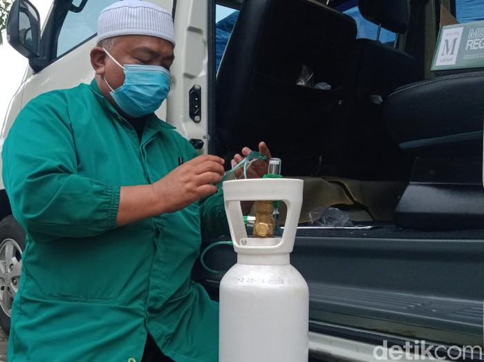 Pemilik usaha jasa sewa dan isi ulang oksigen medis, Warsono, Klaten, Selasa (29/6/2021).