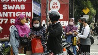 Melonjaknya kasus virus Corona di DKI Jakarta yang terus mengganas, pemeriksaan swab antigen merupakan hal yang penting untuk mendeteksi virus COVID-19 dalam tubuh seseorang. 