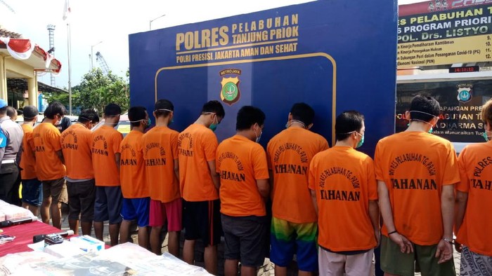 Para tersangka kasus penyelundupan sabu 2 kg via Pelabuhan Tanjung Priok, Selasa (29/6/2021).