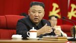 Potret Kim Jong-Un yang Terlihat Lebih Kurus