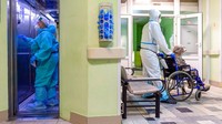 Ibu kota Moskow mencatat 121 kematian dalam 24 jam terakhir, setelah sebelumnya mencetak rekor dengan 124 kematian Corona dalam sehari. Otoritas Moskow memerintahkan semua restoran untuk hanya menerima konsumen dengan kode QR yang menunjukkan status vaksinasi atau hasil tes PCR negatif.