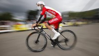 Pabrikan sepeda berlogo hati, De Rosa menurunkan dua seri terbaik di TDF 2021. Seri Merak untuk all rounder (jalan datar dan menanjak) serta SK-Pininfarina untuk aero, spesialis jalan datar dengan kecepatan tinggi.  De Rosa Merak dibandrol pada harga Rp 150 an juta, sementara SK-Pininfarina pada harga Rp 100an juta.  De Rosa digunakan oleh tim asal Prancis, Cofidis. (Chris Graythen/Pool Photo via AP)