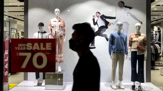 Pemerintah Kembali memperketat jam operasional pusat perbelanjaan dan restoran, nantinya mall bakal buka hingga jam 5 sore.