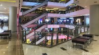 Salah satunya pusat perbelanjaan, mall yang semula diizinkan buka hingga jam 8 malam nantinya bakal tutup lebih cepat yaitu pukul 17.00 WIB.