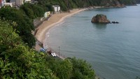 Pantai Tenby North di Wales dikenal punya sistem keamanan yang baik. Selain itu pemandangan lautnya yang indah juga kerap diburu wisatawan. Foto: Wikimedia Commons