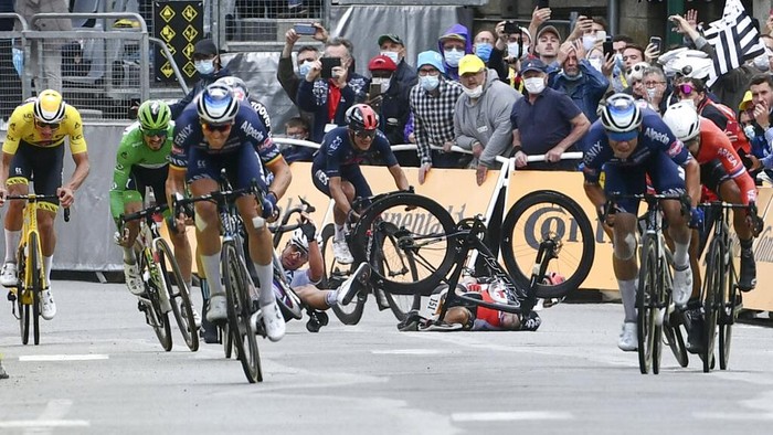 Australia's Caleb Ewan, centre right, and Slovakia's Peter Sagan, center left, crash during the sprint towards the finish line of the third stage of the Tour de France cycling race over 182.9 kilometers (113.65 miles) with start in Lorient and finish in Pontivy, France, Monday, June 28, 2021. (Philippe Lopez/Pool Photo via AP)