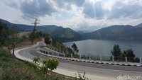 Bukit Sibea-bea berada di Kabupaten Samosir, tepat di samping Danau Toba.