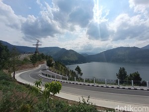 Curi Perhatian, Patung Yesus Tertinggi Dunia di Toba Ramai Wisatawan