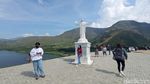 Foto: Kelokan Cinta dan Patung Yesus Tertinggi Dunia di Toba