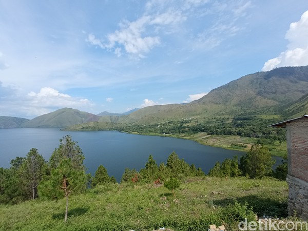 Untuk masuk ke sini biaya tiketnya dihitung per kendaraan. 