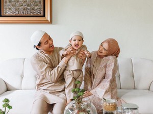 Roger Danuarta dan Cut Meyriska Punya Hadiah Tak Ternilai di Lebaran, Apa Itu?