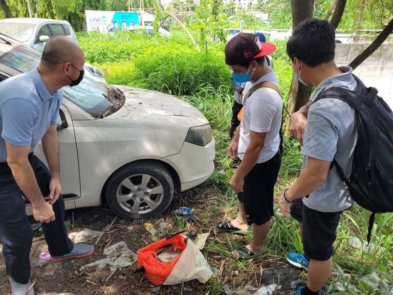 Dampak Pandemi, Warga Malaysia Pancing Ikan di Kali Buat Makan
