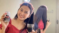 Selain es cokelat yang manis segar, Dara juga menyukai minuman cincau hitam. Minuman cincau hitam ini cocok untuk melepas dahaga karena menyegarkan. Foto: Instagram @daraarafah