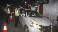 Polda Metro Jaya menambah lokasi pembatasan mobilitas selama Pemberlakuan Pembatasan Kegiatan Masyarakat (PPKM) berskala mikro menjadi 21 lokasi yang meliputi Jakarta, Depok, Tangerang, dan Bekasi. ANTARA FOTO/ASPRILLA DWI ADHA  