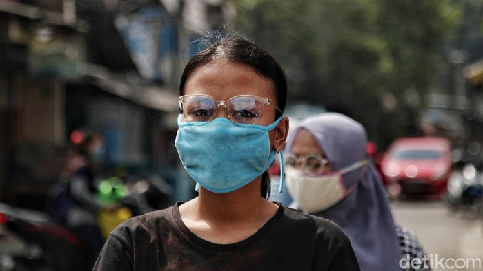 Dihantam Gelombang Kedua Corona, Zona Merah RI Bertambah Lonjakan kasus COVID-19 di Tanah Air dinilai sebagai tanda Indonesia kini tengah hadapi gelombang kedua Corona. Akibat hal itu, zona merah pun bertambah.