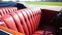 Mobil tipe ini jadi salah satu yang digemari karena punya tenaga mumpuni dan memiliki desain mewah pada eranya. Foto: doc. bringatrailer