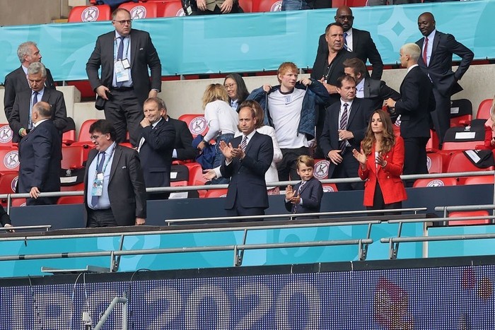 Ed Sheeran dan David Beckham Ed Sheeran dan David Beckham