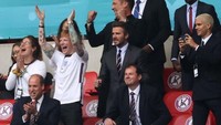 Saat gol kedua dari Harry Kane, Ed Sheeran dan Beckham kembali bersorak. Foto: Instagram