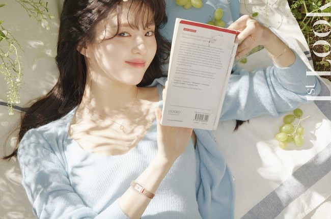 Yoo Na Bi pun tertarik dengan sosok Jae Eon (pemain Song Kang), yang hadir saat dirinya baru putus. Ia pandai merayu dan seringkali mencoba mencium Yoo Na Bi. Foto: dok. 1st Look