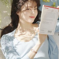 Yoo Na Bi pun tertarik dengan sosok Jae Eon (pemain Song Kang), yang hadir saat dirinya baru putus. Ia pandai merayu dan seringkali mencoba mencium Yoo Na Bi. Foto: dok. 1st Look